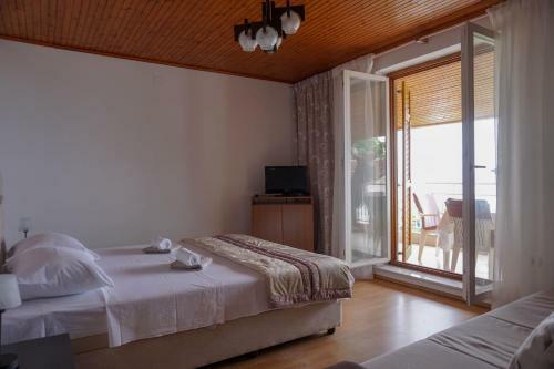 Apartments Jakov