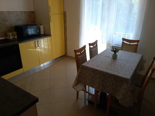 Apartment Hrelja Near The Beach