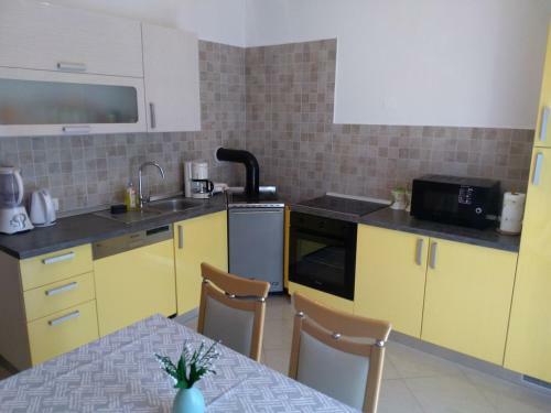 Apartment Hrelja Near The Beach