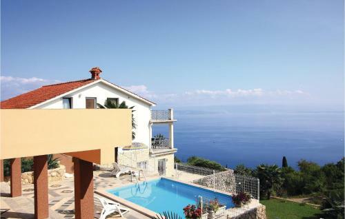 Four-bedroom Holiday Home In Lovran