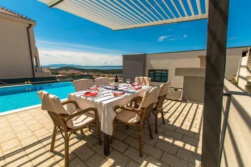 Apartment Stanko In Makarska, Private Pool