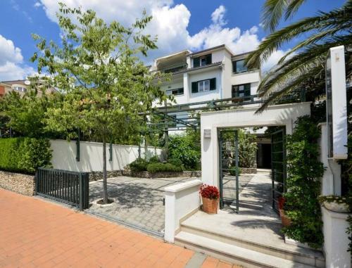 Apartments Gianni - Great Location