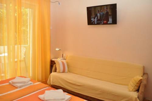 Hostal App & Rooms Ljuba - 130m From Sea
