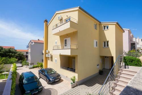 Apartment With Big And Free Private Parking