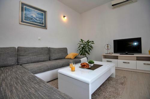 Apartment With Big And Free Private Parking