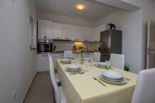 Apartment With Big And Free Private Parking