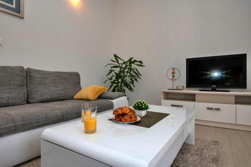 Apartment With Big And Free Private Parking