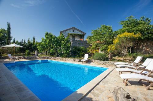 Luxury Grand Villa With Pool