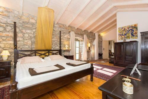 Luxury Grand Villa With Pool