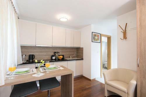 Hostal Apartments And Room Solis