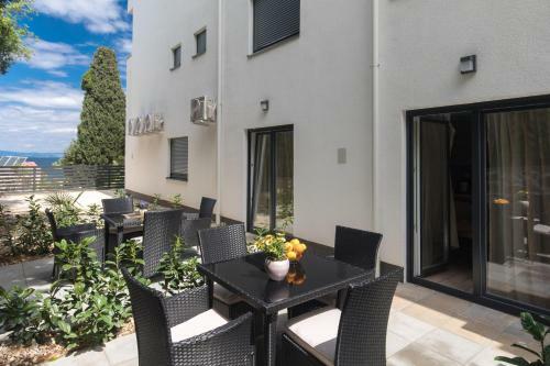 Hostal Apartments And Room Solis
