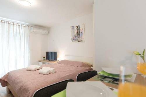 Hostal Apartments And Room Solis