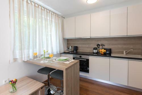 Hostal Apartments And Room Solis