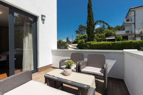 Hostal Apartments And Room Solis