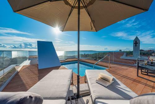 Bekina, Stylish Rooftop Pool Apartment