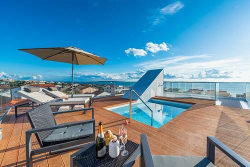Bekina, Stylish Rooftop Pool Apartment