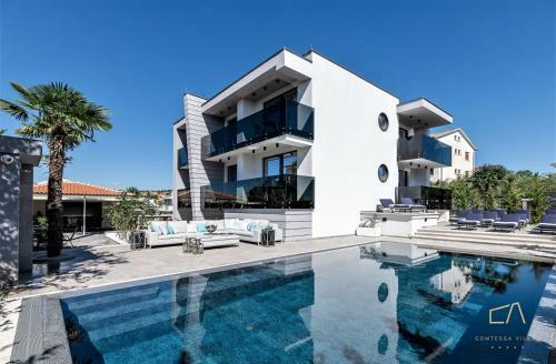 Hostal Luxury Villa Curiera