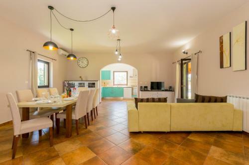 Unique Istrian Pool Villa Fuma