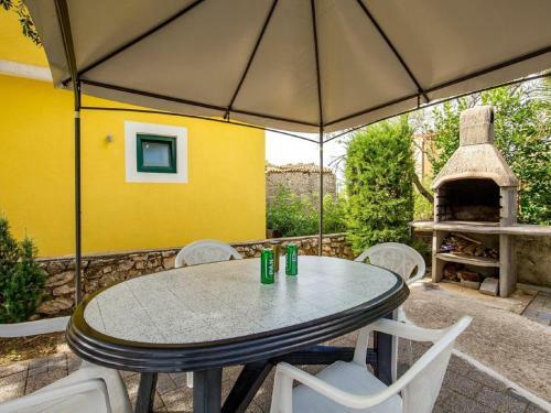 Inviting Apartment In Mandre With Terrace
