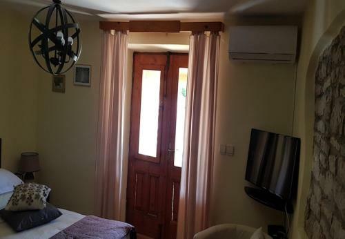 Hostal Apartments Rooms Perstel - Parking