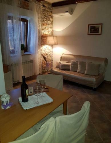 Hostal Apartments Rooms Perstel - Parking