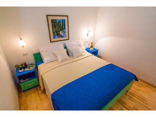 Stunning 7-bed Villa In Maslinica With Pool