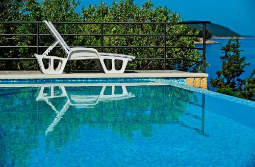 Stunning 7-bed Villa In Maslinica With Pool
