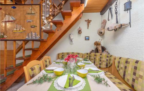 Beautiful Home In Miholascica W/ Jacuzzi And 3 Bedrooms