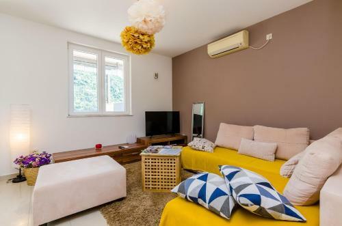 Apartment A&s