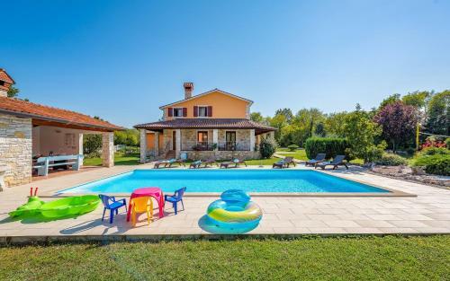 Villa Bacio With Pool, Wine Cellar, Volleyball Field