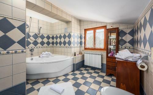Villa Bacio With Pool, Wine Cellar, Volleyball Field