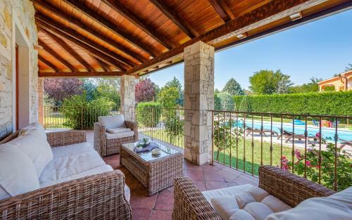 Villa Bacio With Pool, Wine Cellar, Volleyball Field