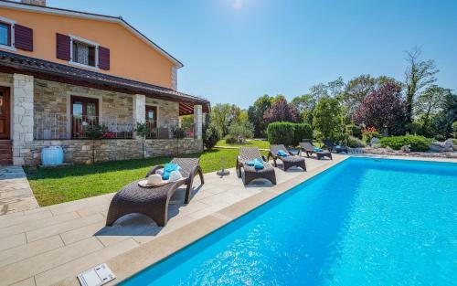 Villa Bacio With Pool, Wine Cellar, Volleyball Field