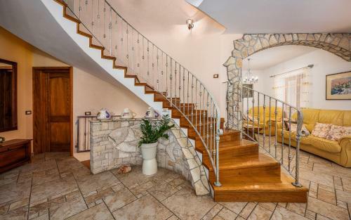 Villa Bacio With Pool, Wine Cellar, Volleyball Field