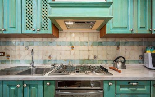 Villa Bacio With Pool, Wine Cellar, Volleyball Field
