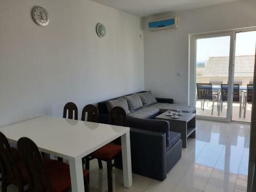 Apartment Maestral Novalja