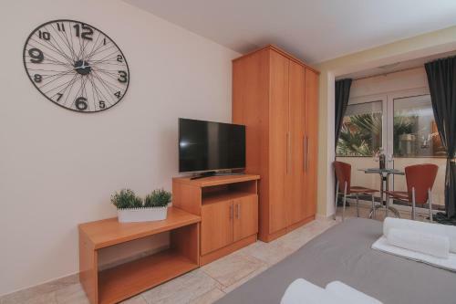 Pool Apartments Tolo