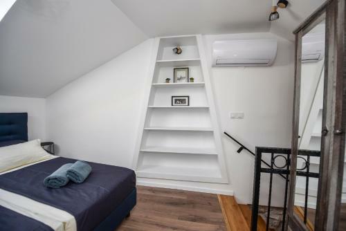 Holiday Home With Pool Oaza