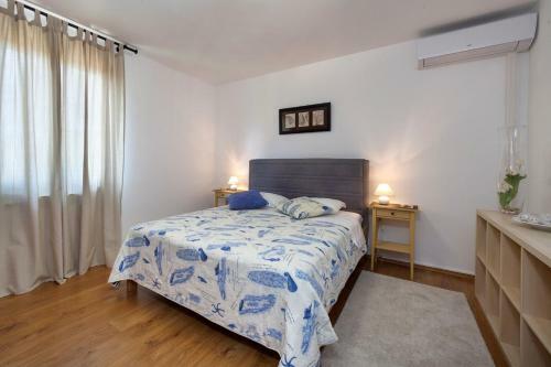 Apartment With Private Pool And Large Garden