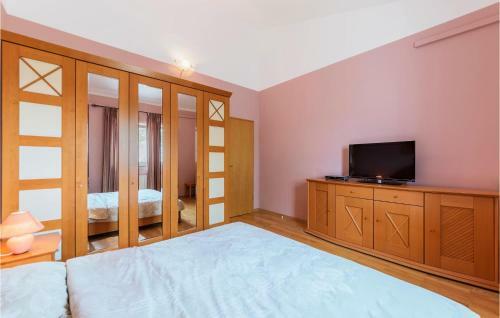 Stunning Home In Nova Vas With Wifi And 2 Bedrooms
