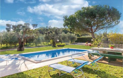 Two-bedroom Holiday Home In Novigrad