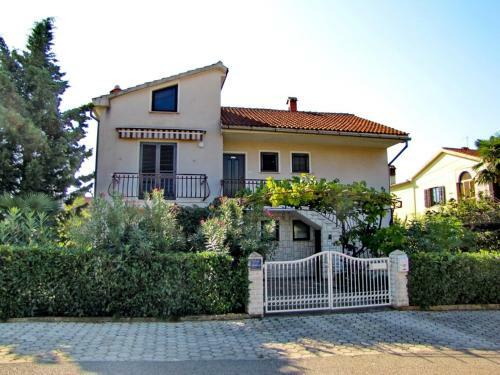 Apartment In Novigrad With Balcony, Air Conditioning (4833-1)
