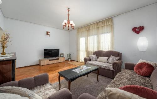 Nice Apartment In Novigrad With 3 Bedrooms