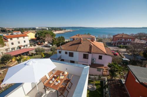Hostal Modern Villa Vera With A View Near The Sea