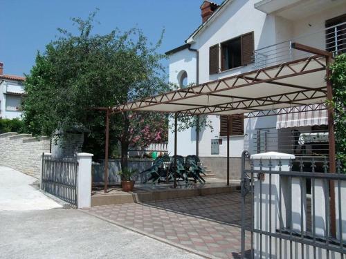 Studio Apartment In Novigrad With Balcony, Air Conditioning, Wifi (4926-2)