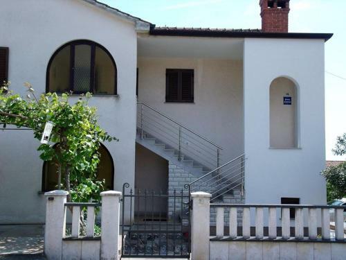 Studio Apartment In Novigrad With Balcony, Air Conditioning, Wifi (4926-2)
