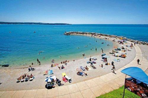 Studio Apartment In Novigrad With Balcony, Air Conditioning, Wifi (4926-2)