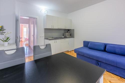 Apartments Leoalemar