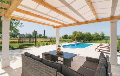 Five-bedroom Holiday Home In Obrovac Sinjski