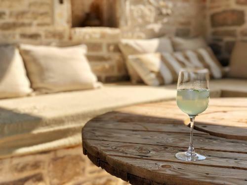 Renovated Stunning Stonevilla With Pool